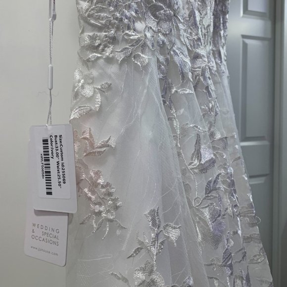 A-Line V-neck Sweep Train Tulle Wedding Dress With Lace - Picture 2 of 5